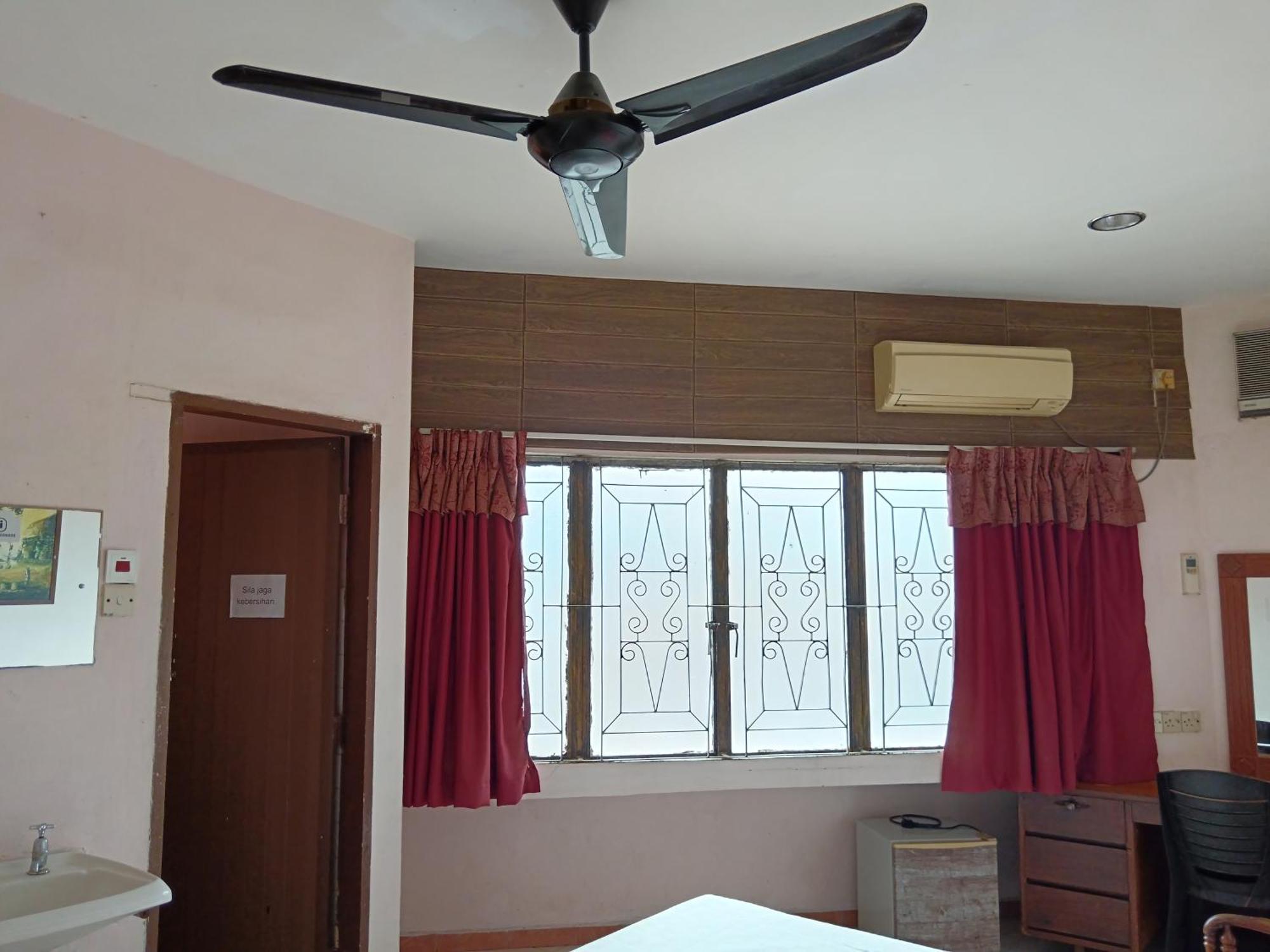New Budget Inn Hotel Chukai Exterior photo